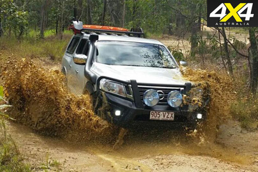 Nissan NP300 Navara driving mud