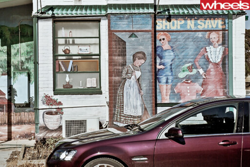 Holden -VE-Commodore -in -front -of -murial