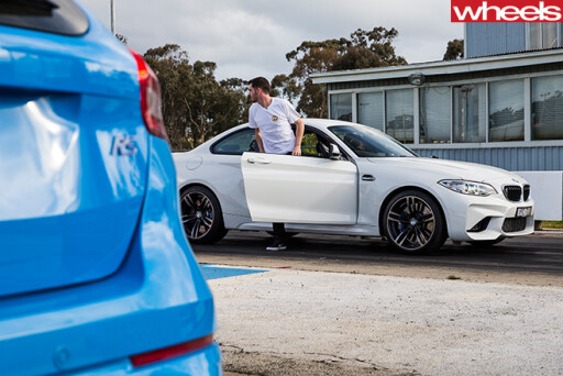 BMW-M2-vs -Ford -Focus -RS