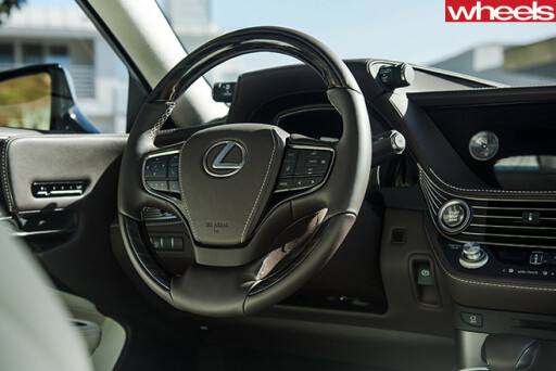 2018-Lexus -LS-500-interior
