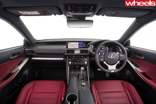 Lexus -IS200t -interior