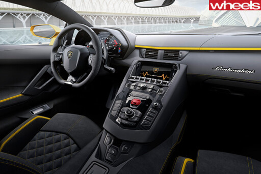 2017-Lamborghini -Aventador -S-Desert -interior
