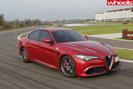 Alfa -Romeo _Quadrofoglio -front -side -driving