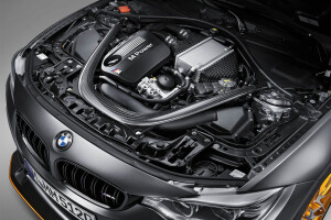 BMW M4 GTS 2016 Engine in car
