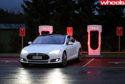 Tesla -supercharging