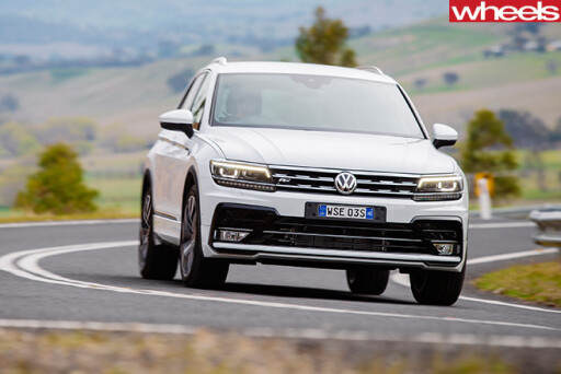 Volkswagen -Tiguan -R-Line -driving -front