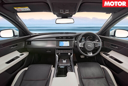 Jaguar -XF-interior
