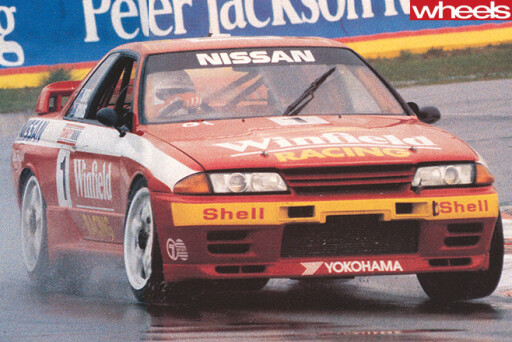 Bathurst 1992 Nissan -Skyline -GT-R-driving