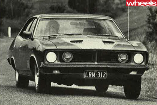 1974-Ford -Falcon -XB-GT-driving