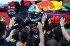 Daniel Ricciardo wins 2017 Azerbaijani Grand Prix main