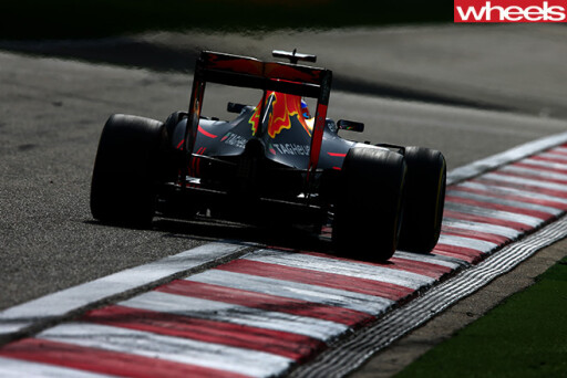 Ricciardo -red -bull -f 1-race -car -rear