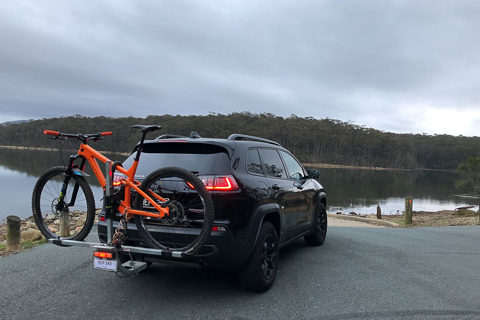 jeep cherokee trailhawk bike rack