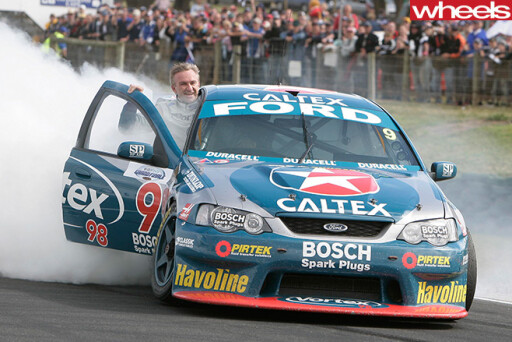 Ford -V8-Supercars -smoking -tyre