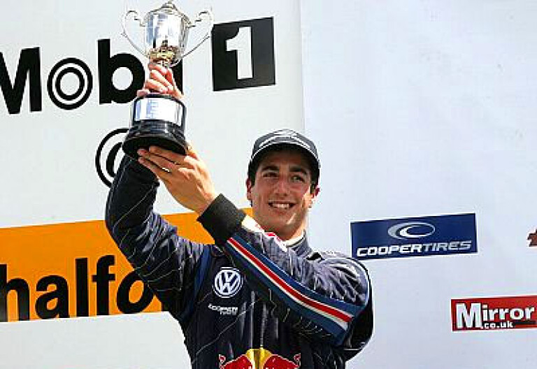 Ricciardo moves closer to British Formula Three Championship