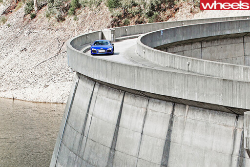 2013-Audi -R8-front -driving -across -dam